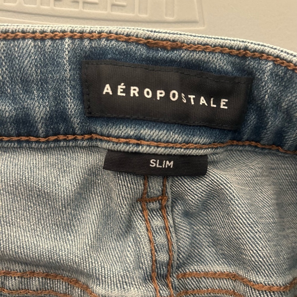Aeropostale Relaxed Fit Light Blue Jeans - Picture 3 of 6